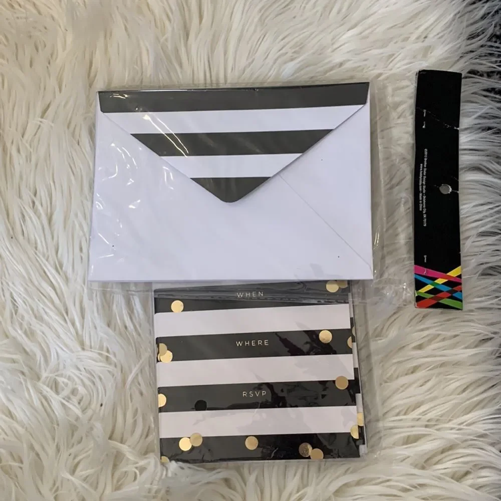NIB Party 🎈 2 Pack of Invitation Cards in Black/White/Gold